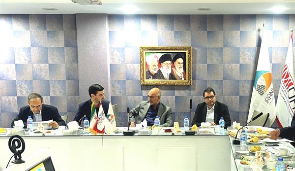 بازدید دکتر موثقی نیا از صندوق بیمه سرمایه گذاری فعالیت های معدنی